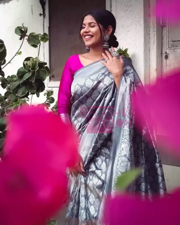 Grey_Woven_Kanjivaram_Silk_Saree_with_Saree_Cover